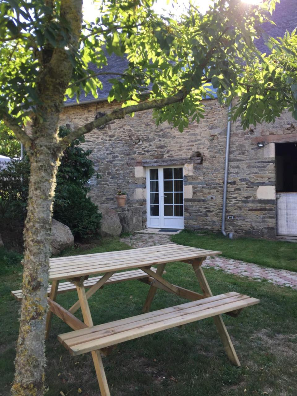 Etang Fleuri Acomodação com café da manhã Cahagnes Exterior foto